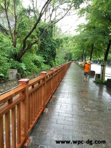 塘朗山公園木塑護(hù)欄